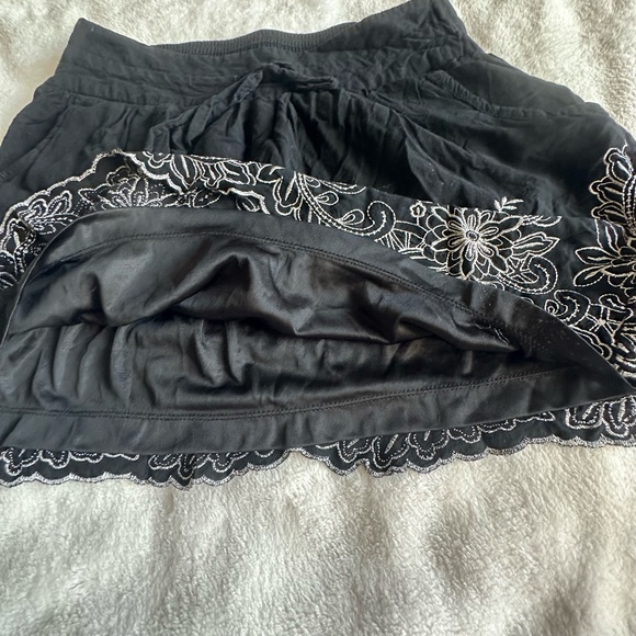 Charlotte Russe  Black Floral Embroidered Drawstring Elastic Waist Skirt Sz M - Picture 6 of 7